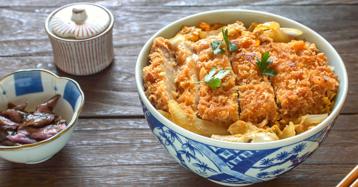 Cách làm món Katsudon với nước sốt và thịt Tonkatsu chuẩn Nhật
